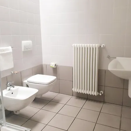 شقة Per Adulti, Only Adults ليكو