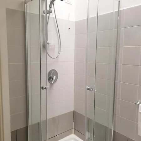 Per Adulti, Only Adults